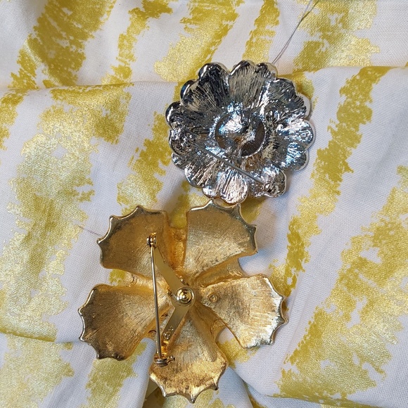 Brooches gold and silver for any occasion.Gold one is signed coro. - Picture 2 of 3